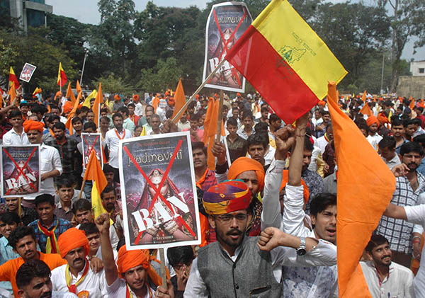 ಪದ್ಮಾವತಿ ಚಿತ್ರ ಪ್ರದರ್ಶಿಸದಂತೆ ಆಗ್ರಹಿಸಿ ರಾಷ್ಟ್ರೀಯ ರಜಪೂತ ಕರಣಿ ಸೇನೆ ರ್ಯಾಲಿ